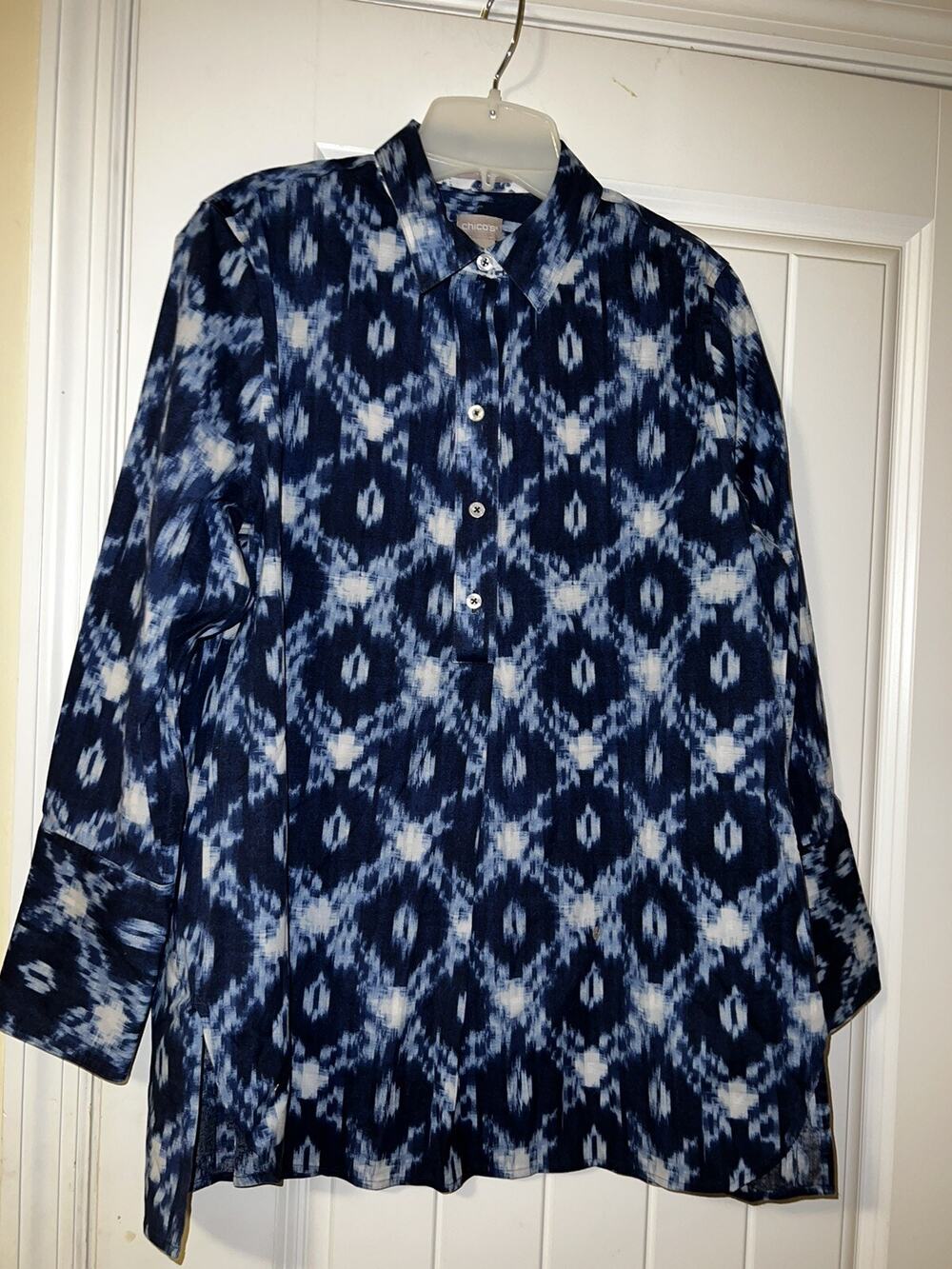 Chicos blue button down collared non iron shirt 3/4 sleeve chico 1 white pattern